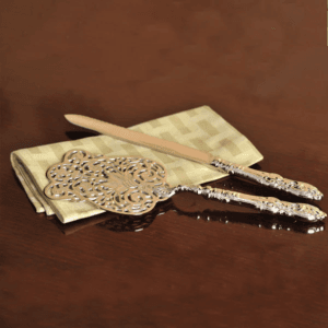 HDE_Heritage Cake Server W Velvet Box_TTSV0237